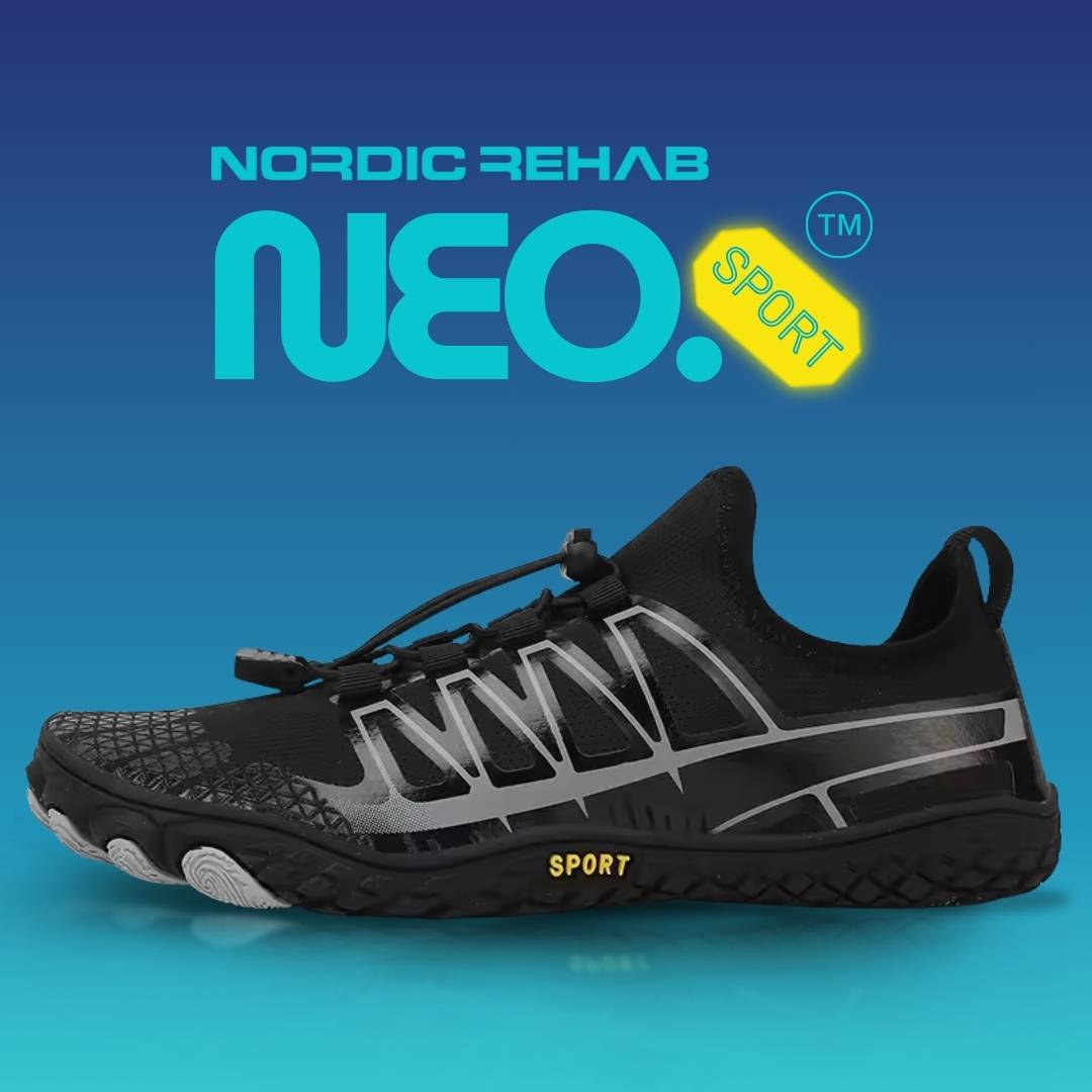 Produktbild på Nordic Rehab NEO Sport barfotaskor i vitt med ergonomisk och unisex design. Skon har bred tåbox, tunn flexibel sula och justerbar snörning som ger naturlig rörelse, stärker fotmuskulaturen och bidrar till en stabilare gånghållning med hög komfort vid varje steg.
